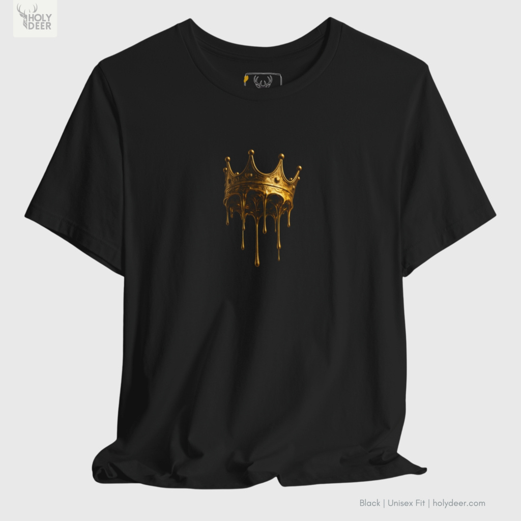 Macro view of the Drip Crown Tee print showcasing intricate chrome gold reflections on the eriyen taç nodes, realistic liquid metal shading, and fine crown art shirt lines crafted exclusively by Holydeer Streetwear.