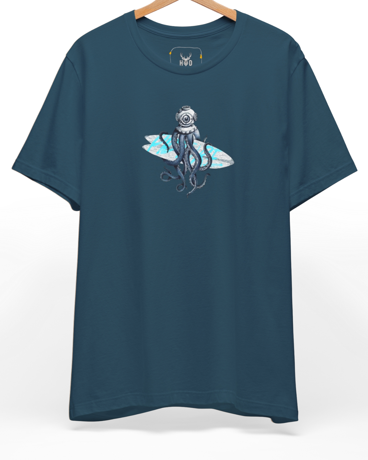 Premium Diver Octopus Shirt displaying a high-detail minimalist illustration with an antika dalgıç kaskı wrapping a surfboard graphic, designed by Holydeer Clothing for quirky streetwear and surfwear aesthetic fans.